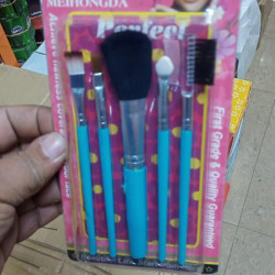 MAKE UP BRUSH