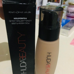 HUDABEAUTY liquid foundation