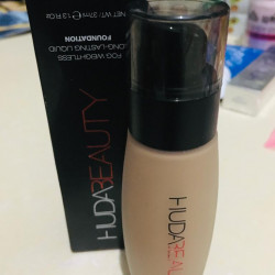 HUDABEAUTY liquid foundation