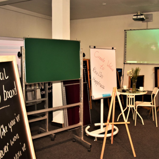 Green board with stand 6x4 Green board with stand 6x4