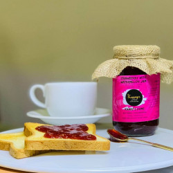 Strawberry & Watermelon Jam (ස්ට්‍රෝබර් සමග කොමඩු)